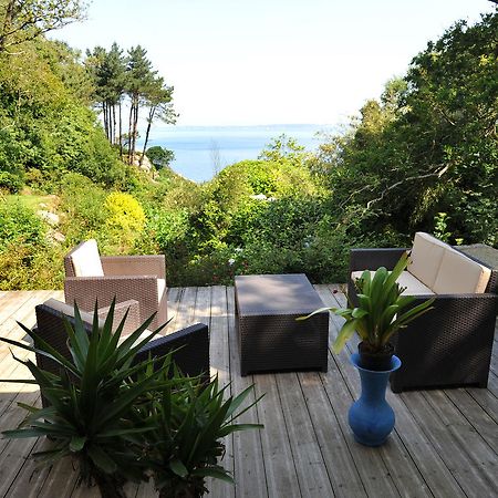 Les Fous De Bassans Bed and Breakfast Poullan-sur-Mer Exteriör bild