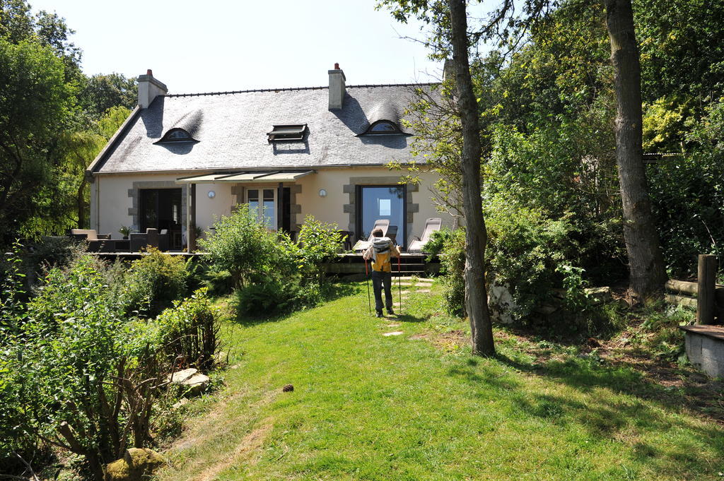 Les Fous De Bassans Bed and Breakfast Poullan-sur-Mer Exteriör bild