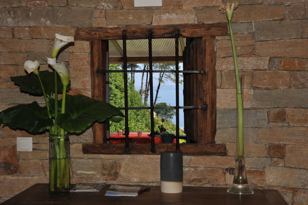 Les Fous De Bassans Bed and Breakfast Poullan-sur-Mer Exteriör bild