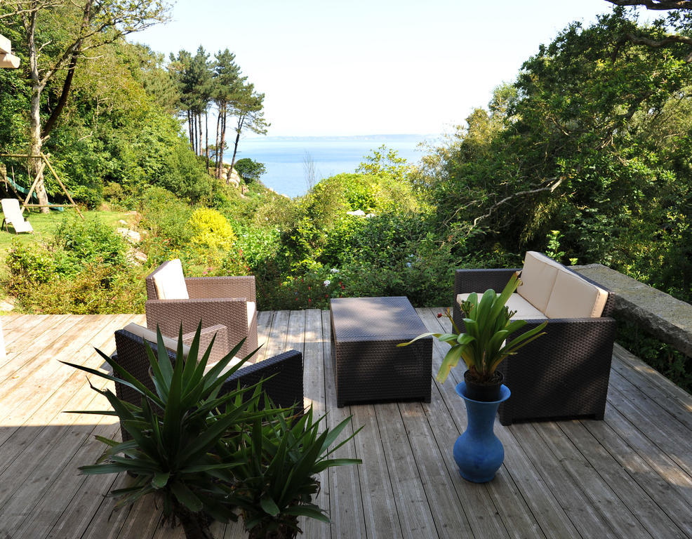 Les Fous De Bassans Bed and Breakfast Poullan-sur-Mer Exteriör bild