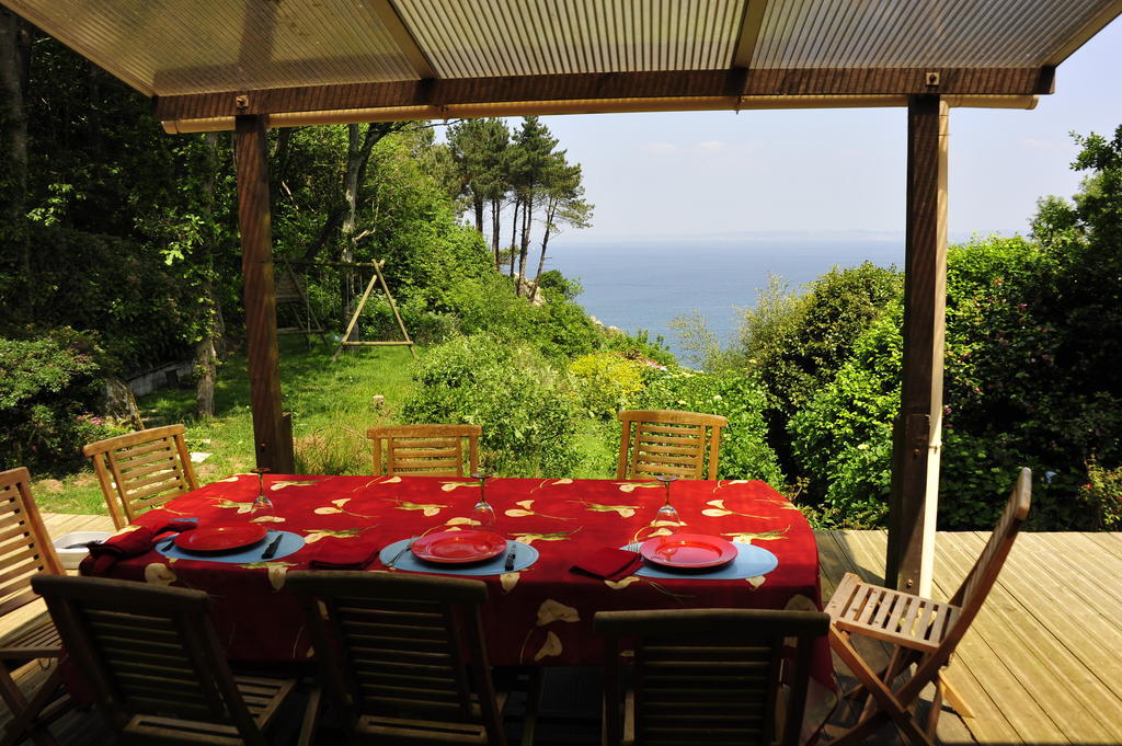 Les Fous De Bassans Bed and Breakfast Poullan-sur-Mer Exteriör bild