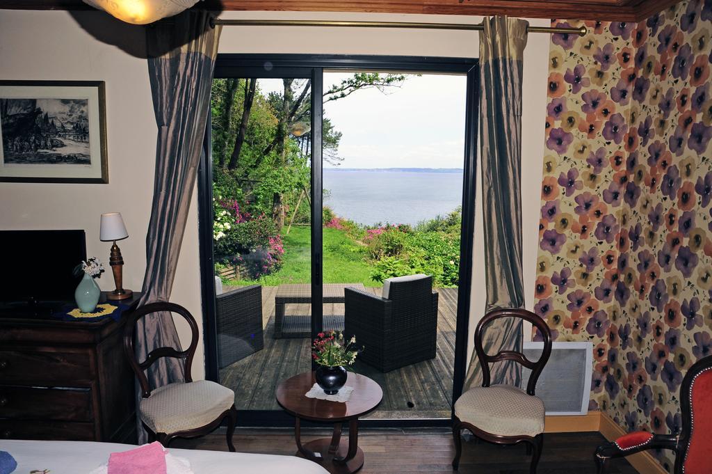 Les Fous De Bassans Bed and Breakfast Poullan-sur-Mer Exteriör bild