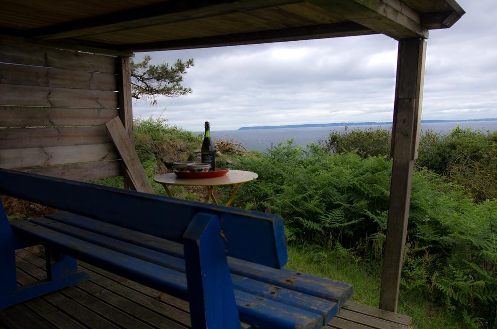 Les Fous De Bassans Bed and Breakfast Poullan-sur-Mer Exteriör bild