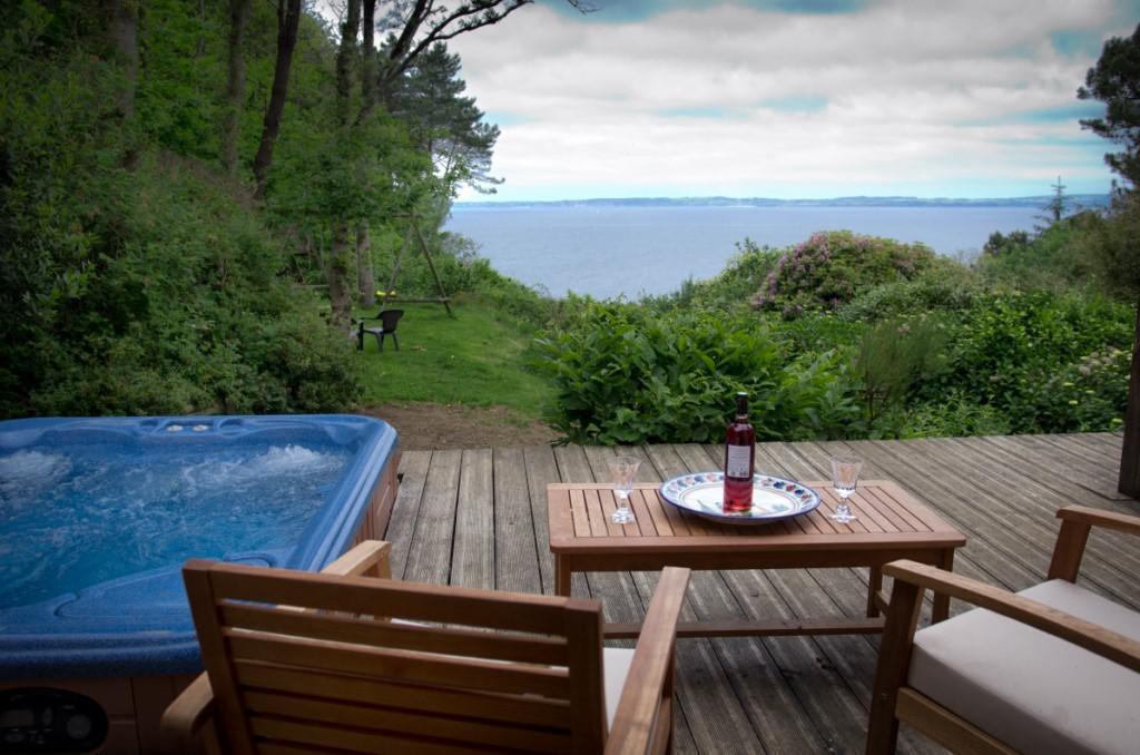 Les Fous De Bassans Bed and Breakfast Poullan-sur-Mer Exteriör bild