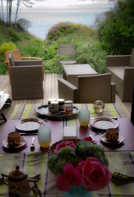 Les Fous De Bassans Bed and Breakfast Poullan-sur-Mer Exteriör bild