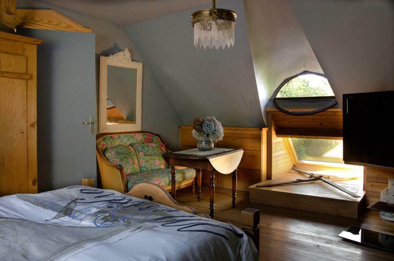 Les Fous De Bassans Bed and Breakfast Poullan-sur-Mer Exteriör bild
